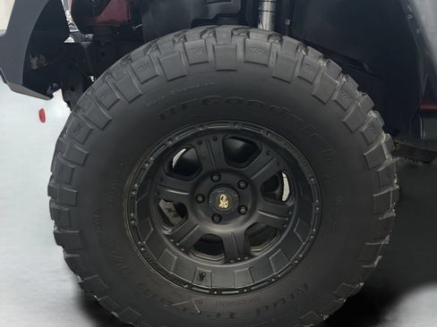 Used 2012 Jeep Wrangler Unlimited Rubicon w/ Connectivity Group AWD/4WD image 9