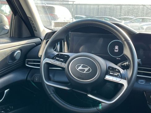 Used 2025 Hyundai Elantra SEL image 27