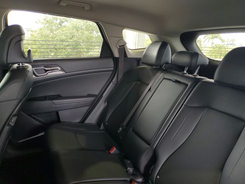 Used 2024 Kia Sportage EX FWD image 8