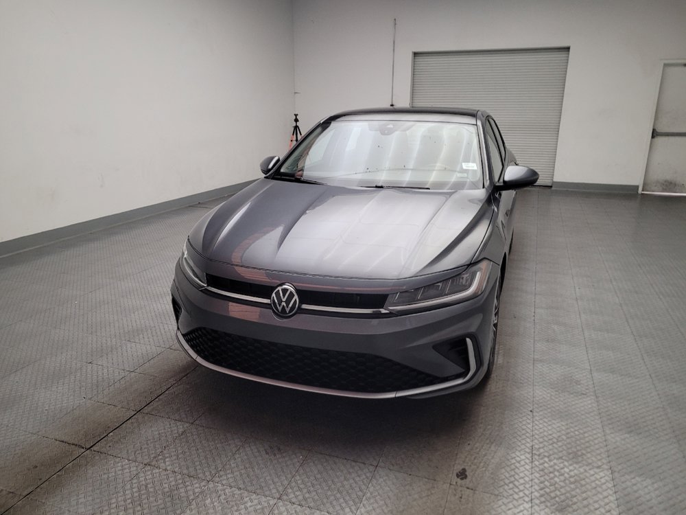 Used 2025 Volkswagen Jetta SE FWD image 15