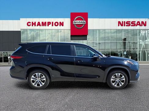 Used 2023 Toyota Highlander XLE image 8