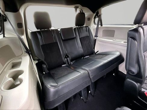 Used 2019 Dodge Grand Caravan SXT image 18