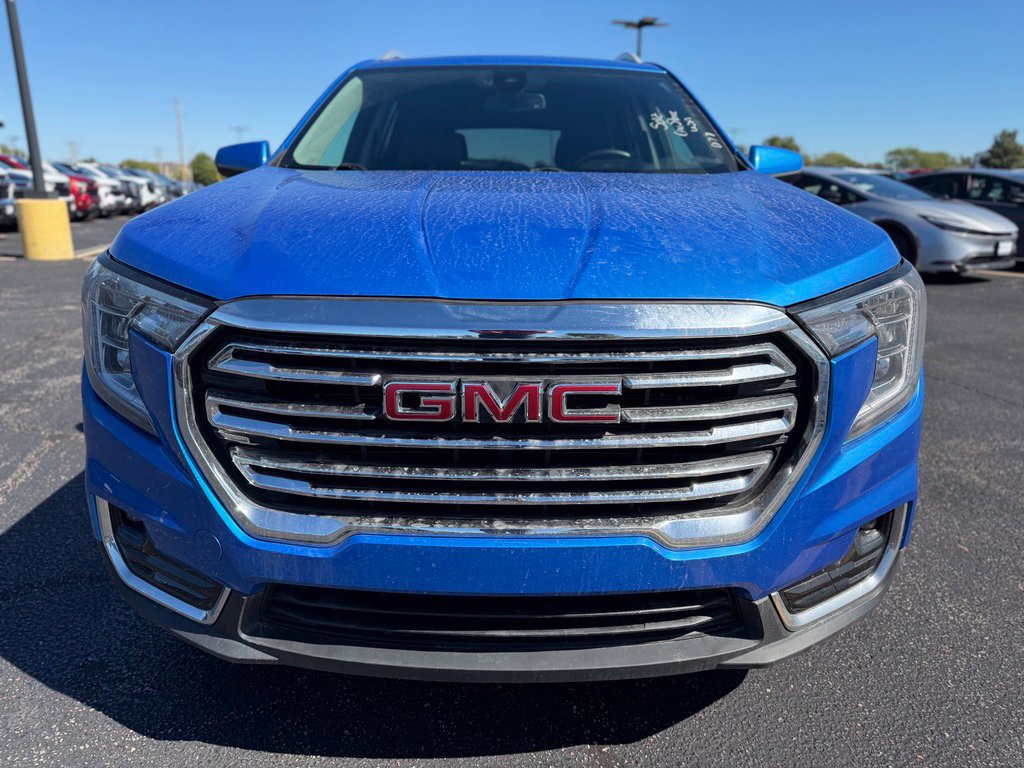 Used 2024 GMC Terrain SLT FWD image 2