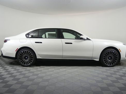 New 2026 BMW 760i xDrive w/ Executive Package image 2