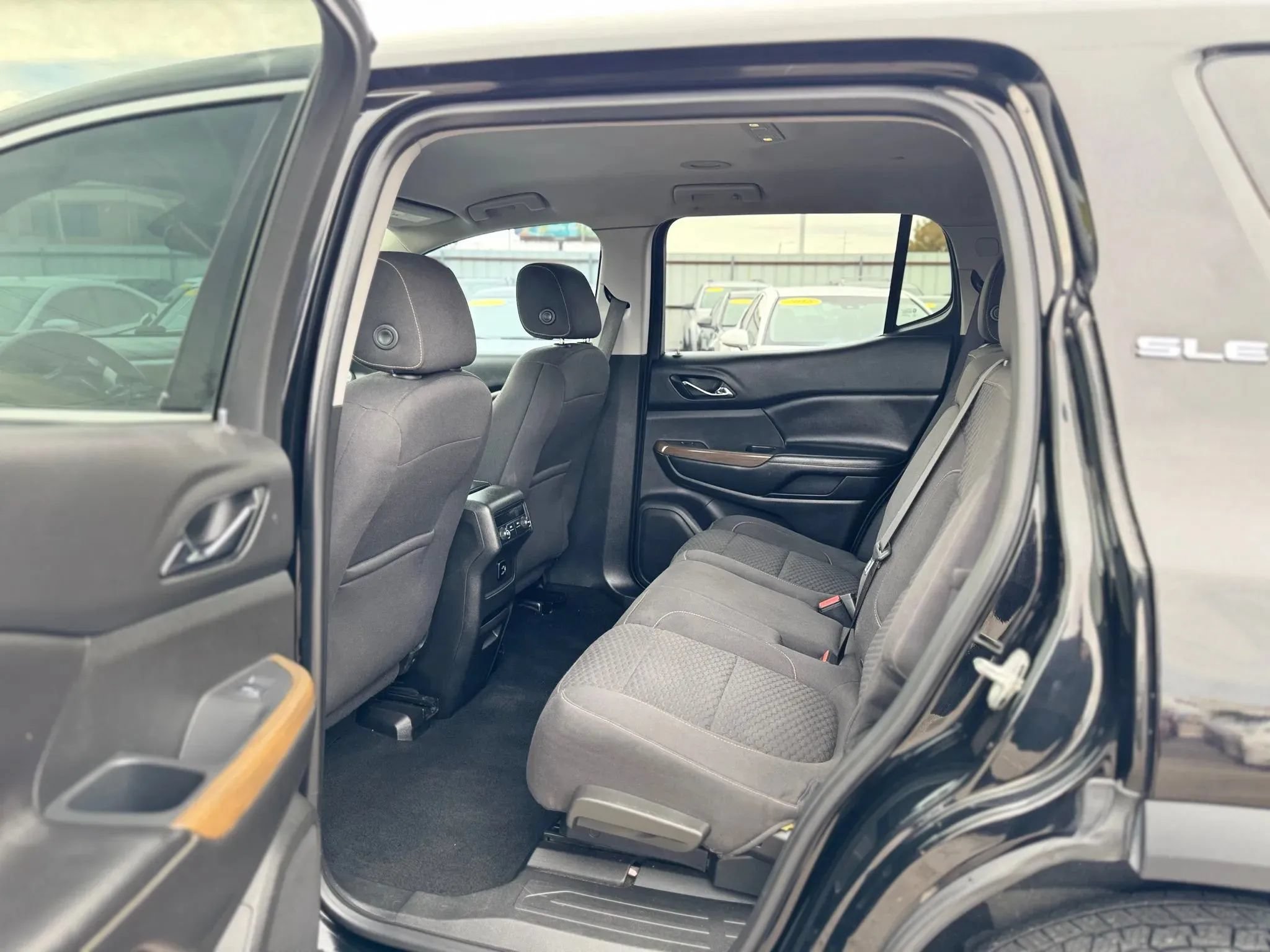 Used 2017 GMC Acadia SLE FWD image 33