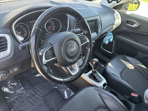 Used 2019 Jeep Compass Latitude FWD image 12