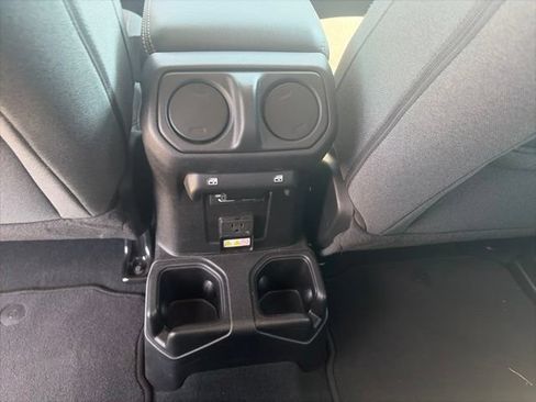 Used 2026 Jeep Wrangler Unlimited Sahara AWD/4WD image 13