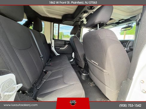 Used 2015 Jeep Wrangler Unlimited Sport w/ Quick Order Package 24S AWD/4WD image 33