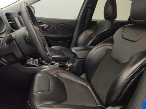 Used 2020 Jeep Cherokee Latitude Plus FWD image 17