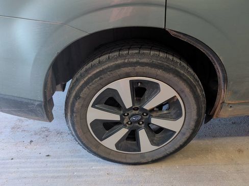 Used 2017 Subaru Forester 2.5i Premium w/ All-Weather Package AWD/4WD image 11