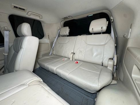 Used 2011 Lexus LX 570 4WD w/ Luxury Pkg image 21