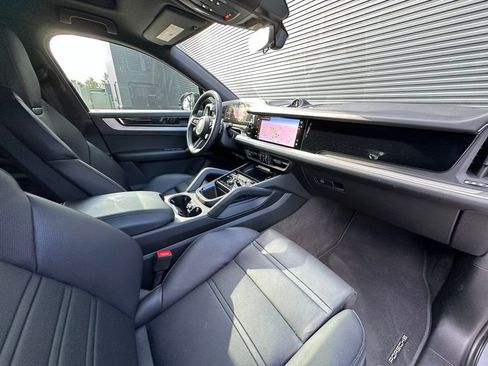 Used 2025 Porsche Cayenne S image 39