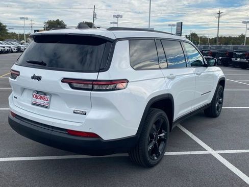 New 2025 Jeep Grand Cherokee L Altitude AWD/4WD image 8