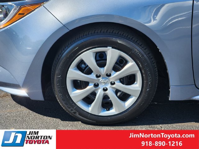 Used 2026 Toyota Corolla LE FWD image 12
