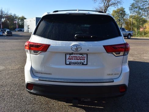 Used 2017 Toyota Highlander XLE image 7