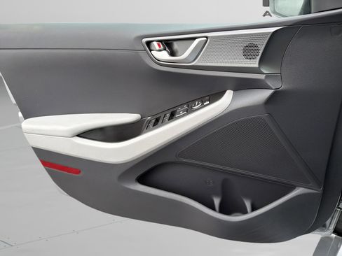 Used 2022 Hyundai Ioniq SE image 26