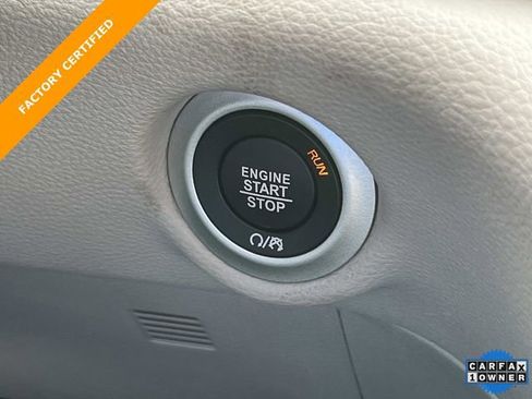 Certified 2024 Chrysler Pacifica Limited image 42