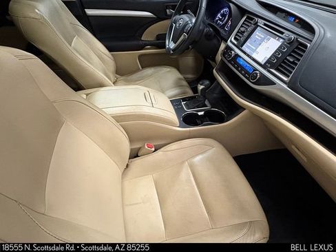 Used 2016 Toyota Highlander XLE FWD image 30