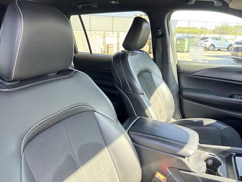 Used 2024 Jeep Grand Cherokee L Laredo image 25