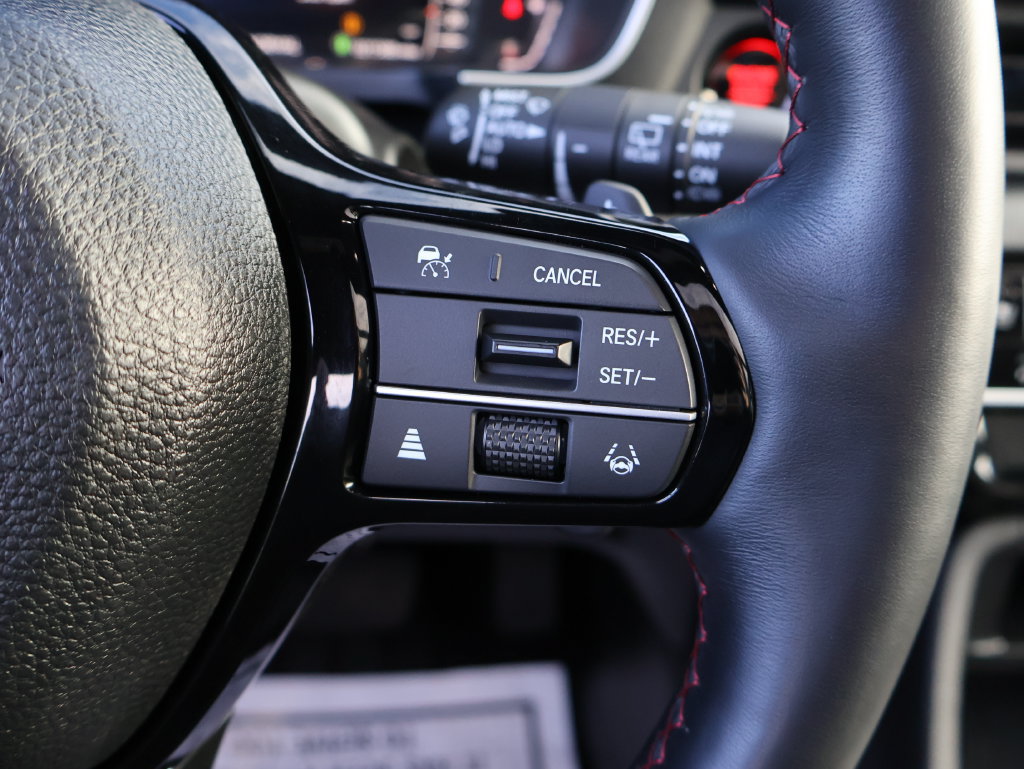 Used 2025 Honda Pilot Black Edition image 32