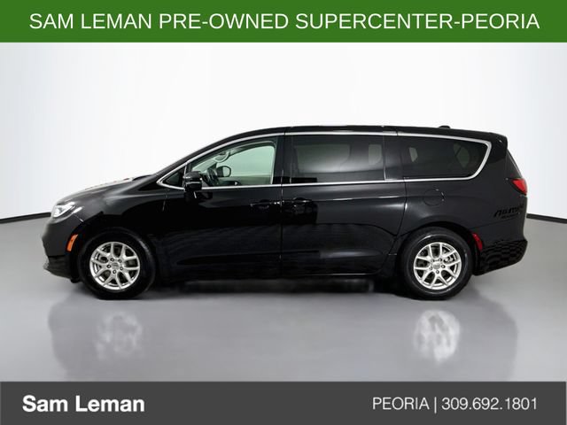 Used 2024 Chrysler Pacifica Touring-L FWD image 4