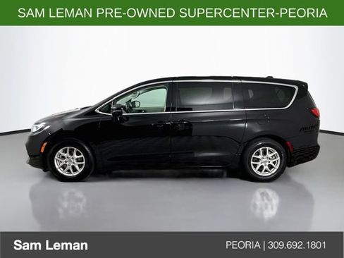 Used 2024 Chrysler Pacifica Touring-L FWD image 4
