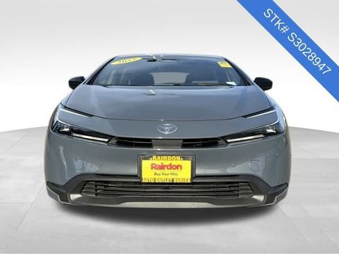 Used 2025 Toyota Prius LE image 2