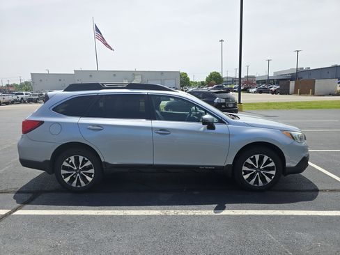 Used 2016 Subaru Outback 2.5i Limited AWD/4WD image 2