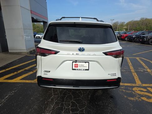 Used 2024 Toyota Sienna Platinum AWD/4WD image 4