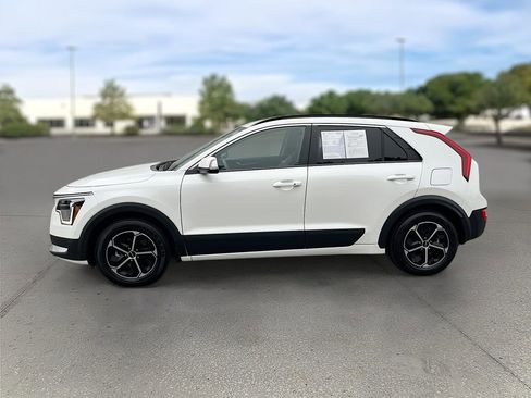 Certified 2024 Kia Niro EX image 3
