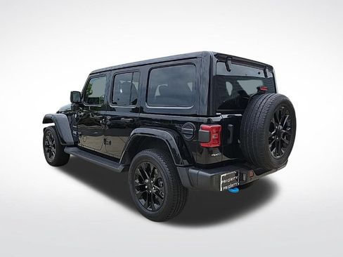 Used 2022 Jeep Wrangler Unlimited Sahara w/ Cold Weather Group AWD/4WD image 3