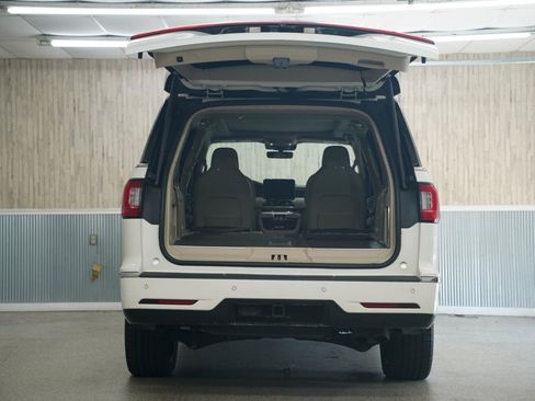 Used 2020 Lincoln Navigator Reserve w/ Cargo Convenience Package RWD image 44