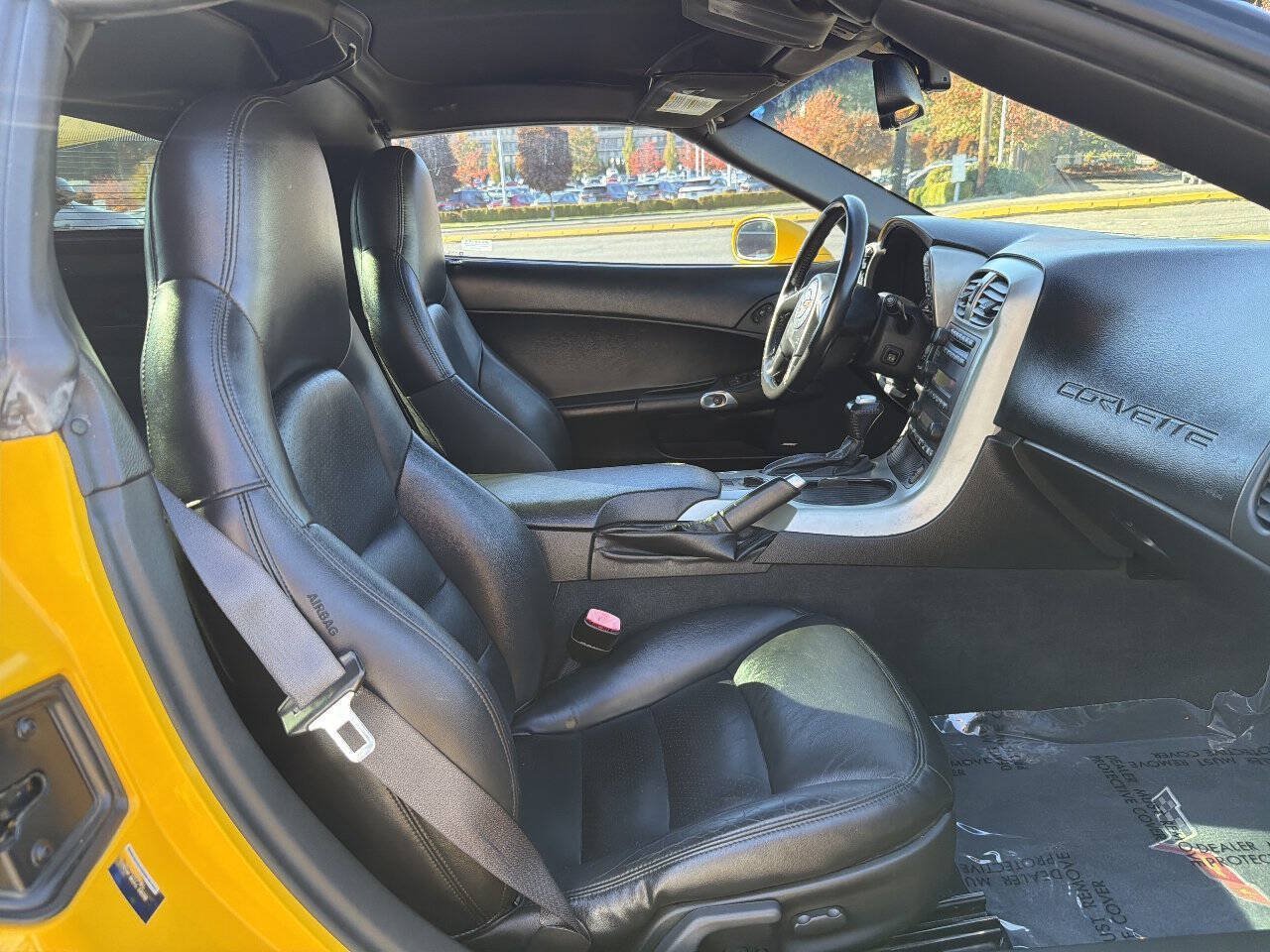 Used 2005 Chevrolet Corvette Coupe w/ Preferred Equipment Group RWD image 18