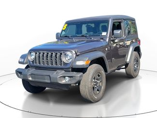 Used 2025 Jeep Wrangler Sport video 2