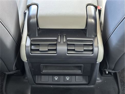 Used 2025 Land Rover Defender 90 S image 21