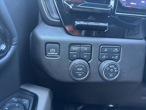 Certified 2024 Chevrolet Silverado 2500 ZR2 w/ Technology Package image 28