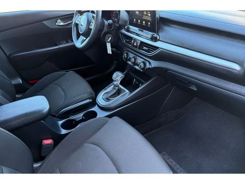 Used 2021 Kia Forte LXS image 17