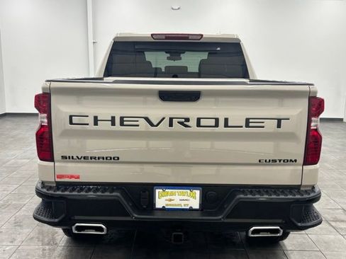 New 2026 Chevrolet Silverado 1500 Custom Trail Boss w/ LPO, Dark Essentials Package AWD/4WD image 4
