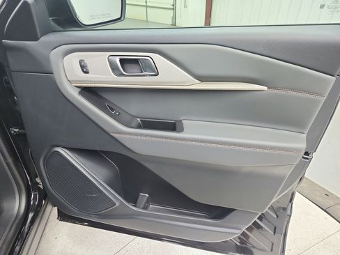 New 2026 Ford Explorer Active w/ Active Comfort Package RWD image 36