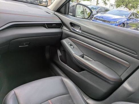 Used 2020 Nissan Altima 2.5 SR FWD image 11