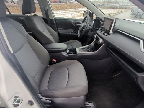 Used 2025 Toyota RAV4 XLE image 31