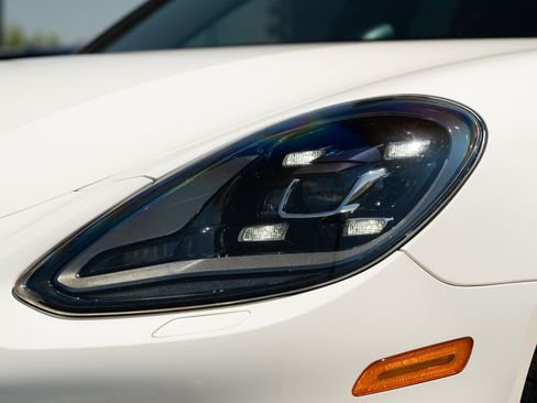 Used 2018 Porsche Panamera 4S AWD/4WD image 41