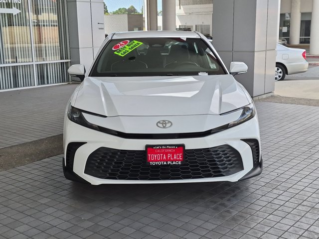 Used 2025 Toyota Camry SE FWD image 2