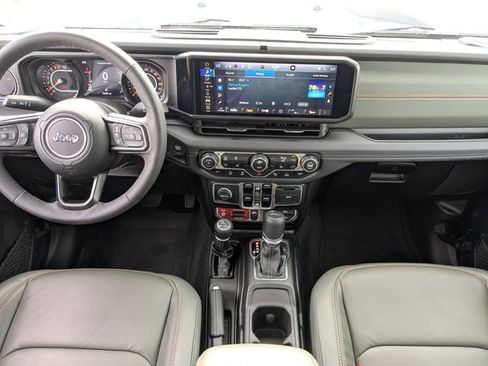 Used 2025 Jeep Gladiator Mojave w/ Safety Group image 14