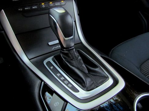 Used 2016 Ford Edge SEL image 24