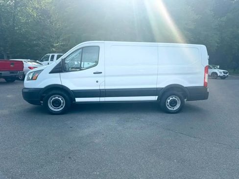 Used 2017 Ford Transit 150 130 Low Roof RWD image 4