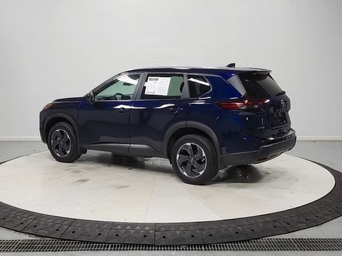 Used 2025 Nissan Rogue SV w/ SV Premium Package FWD image 6