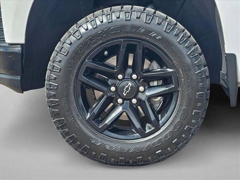 Used 2021 Chevrolet Silverado 1500 Custom Trail Boss AWD/4WD image 27