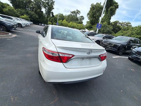 Used 2015 Toyota Camry SE w/ Moonroof Package FWD image 12