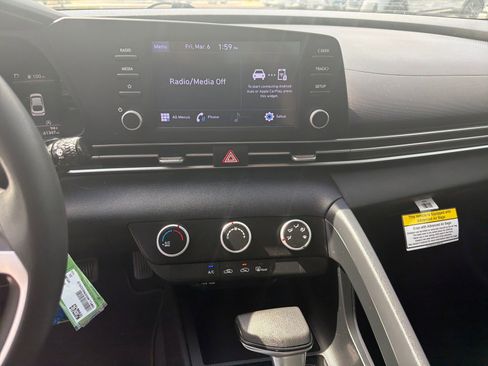 Used 2021 Hyundai Elantra SE w/ Preferred Accessory Package image 30